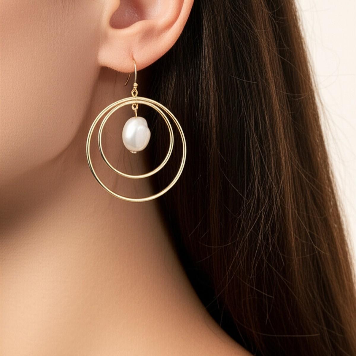 Elegant Lady-style Geometric Round Earrings With A High-end, Personalized Pearl Design