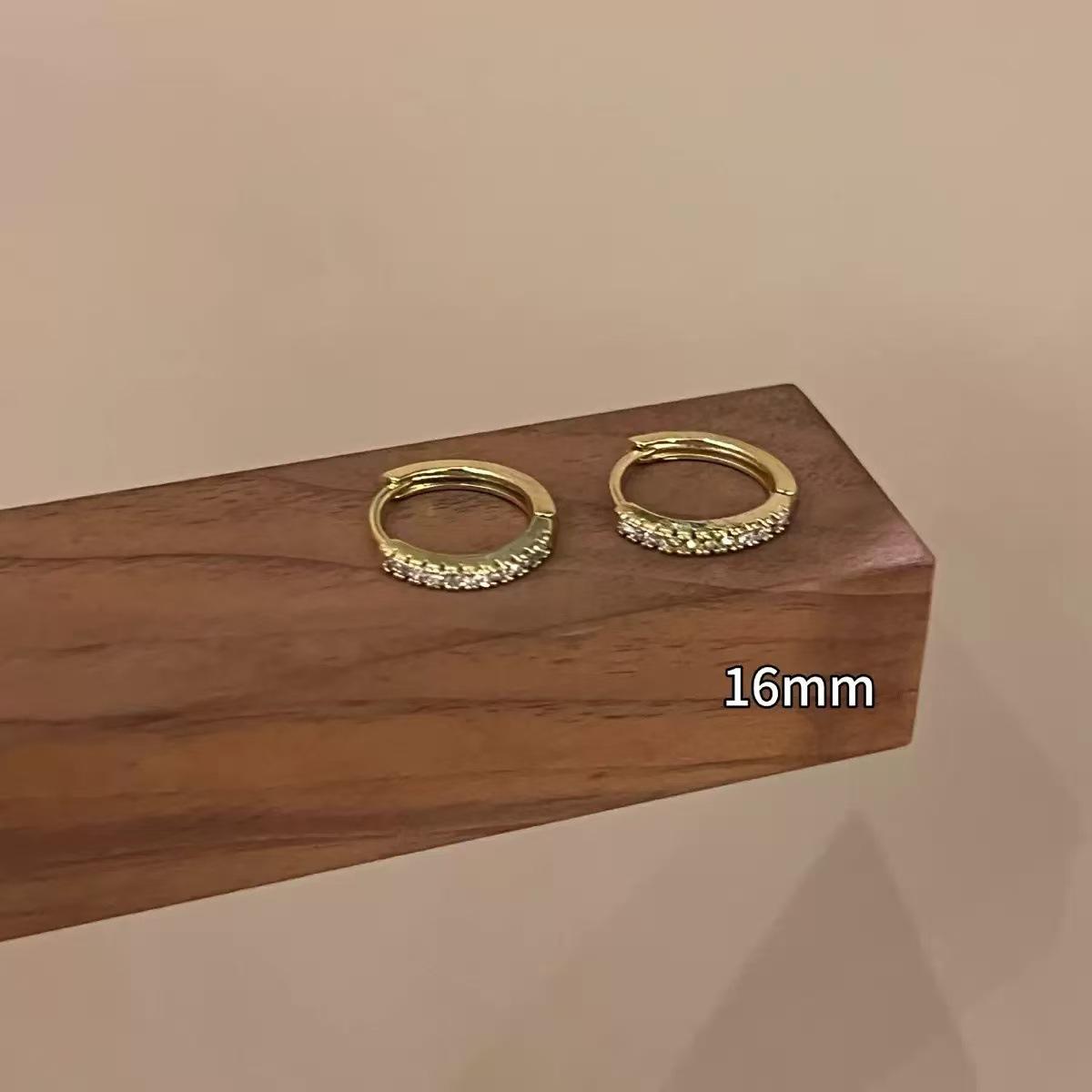 16mm / Gold
