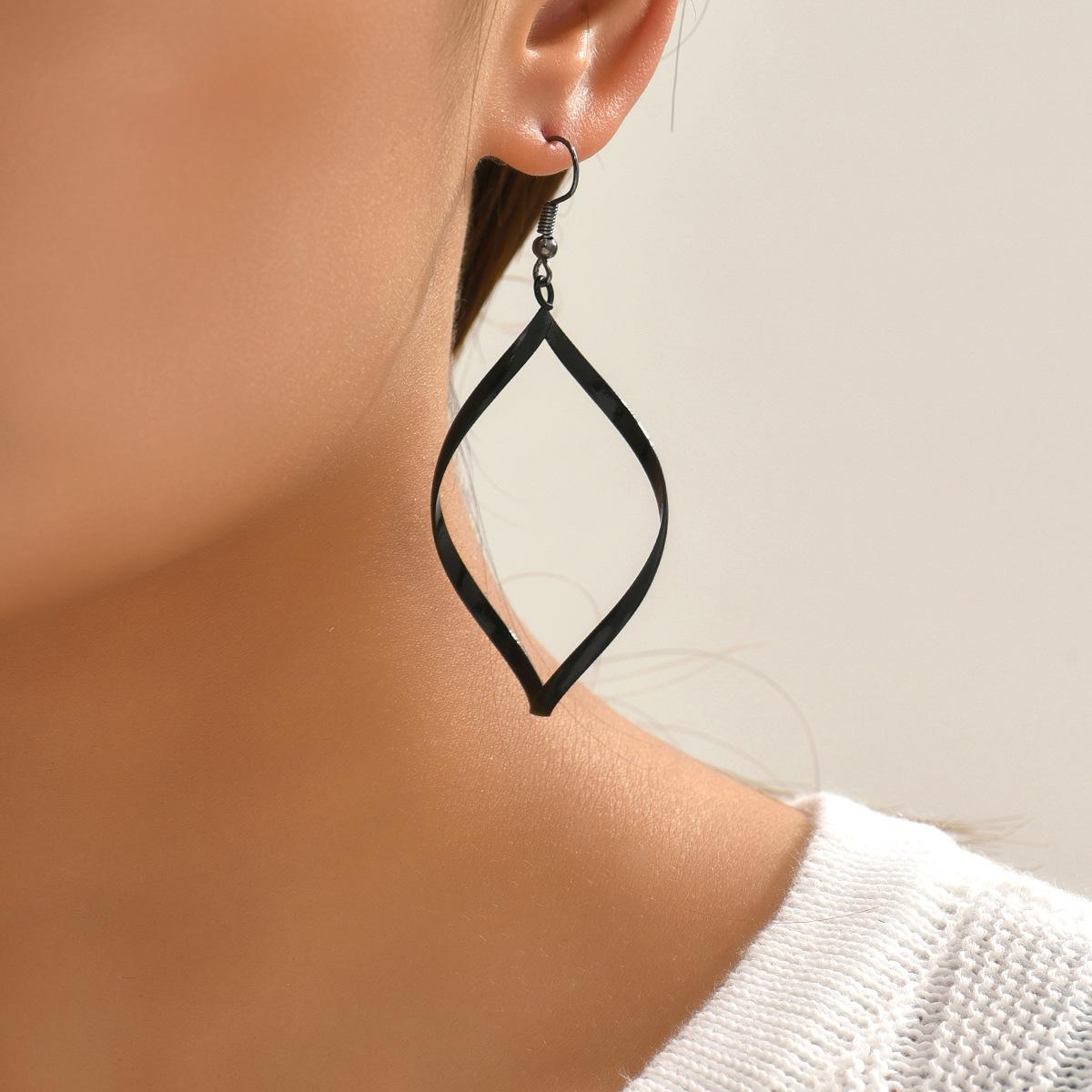 Fashionable Geometric Wave Earrings For Women