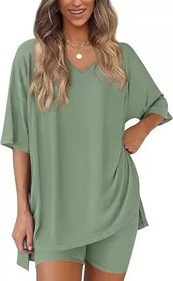 Comfortable And Stylish Womens Casual V-neck Loose-fit T-shirt And Elastic-waist Shorts Set For Home Wear