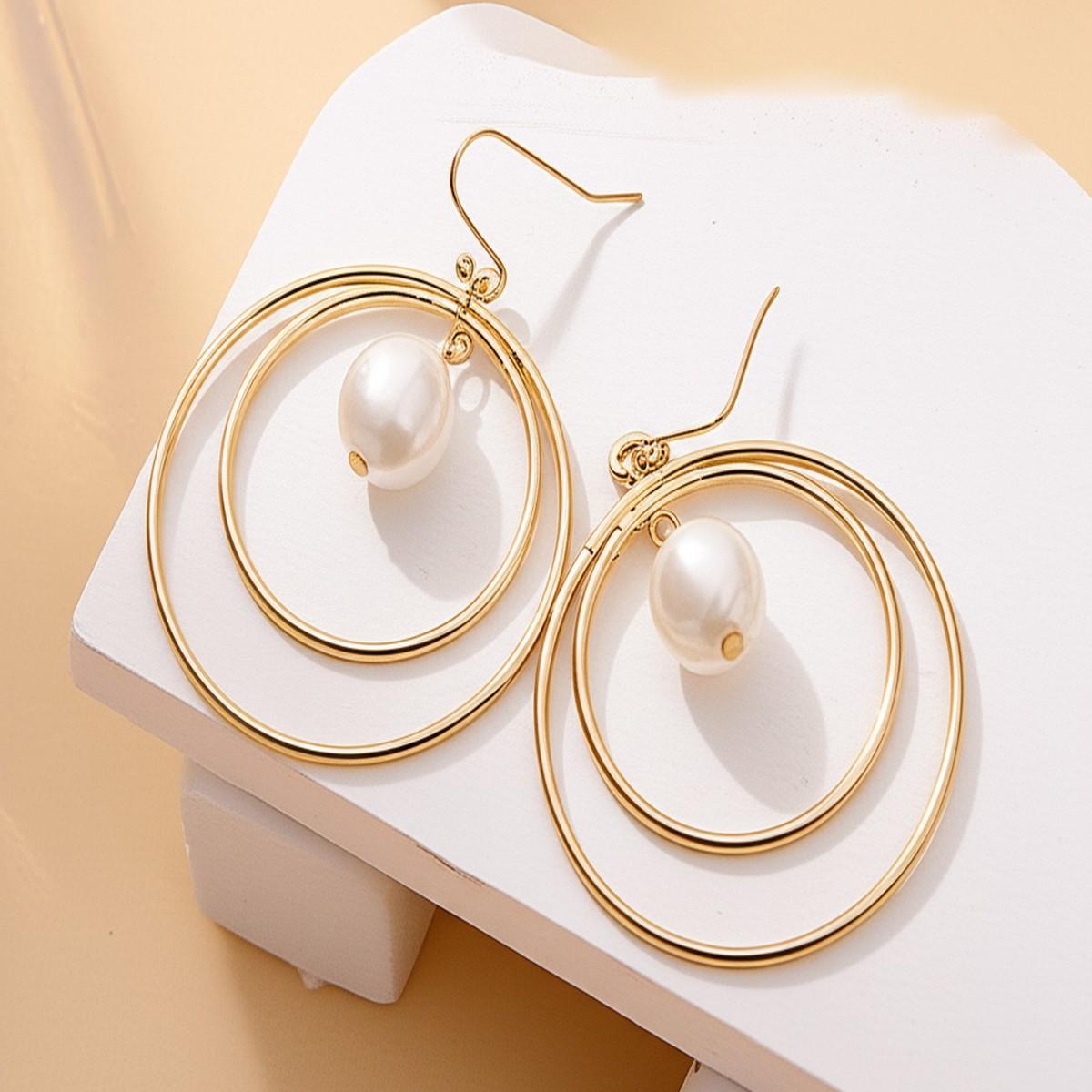 Elegant Lady-style Geometric Round Earrings With A High-end, Personalized Pearl Design