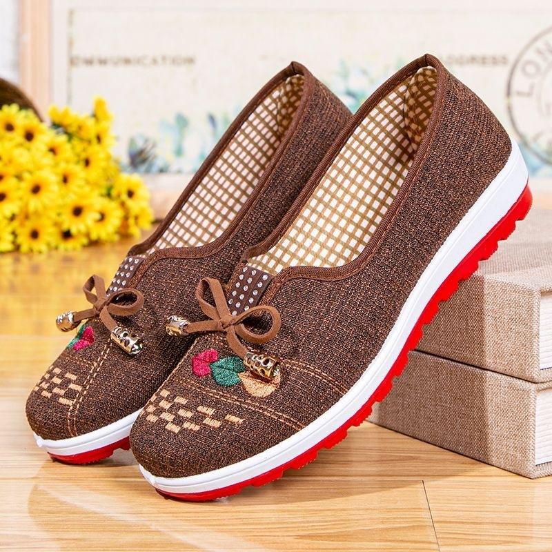 Non-slip Breathable Embroidered Cloth Shoes With A Soft Sole