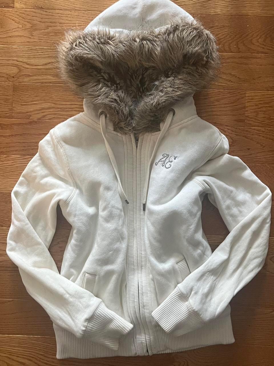 White / S