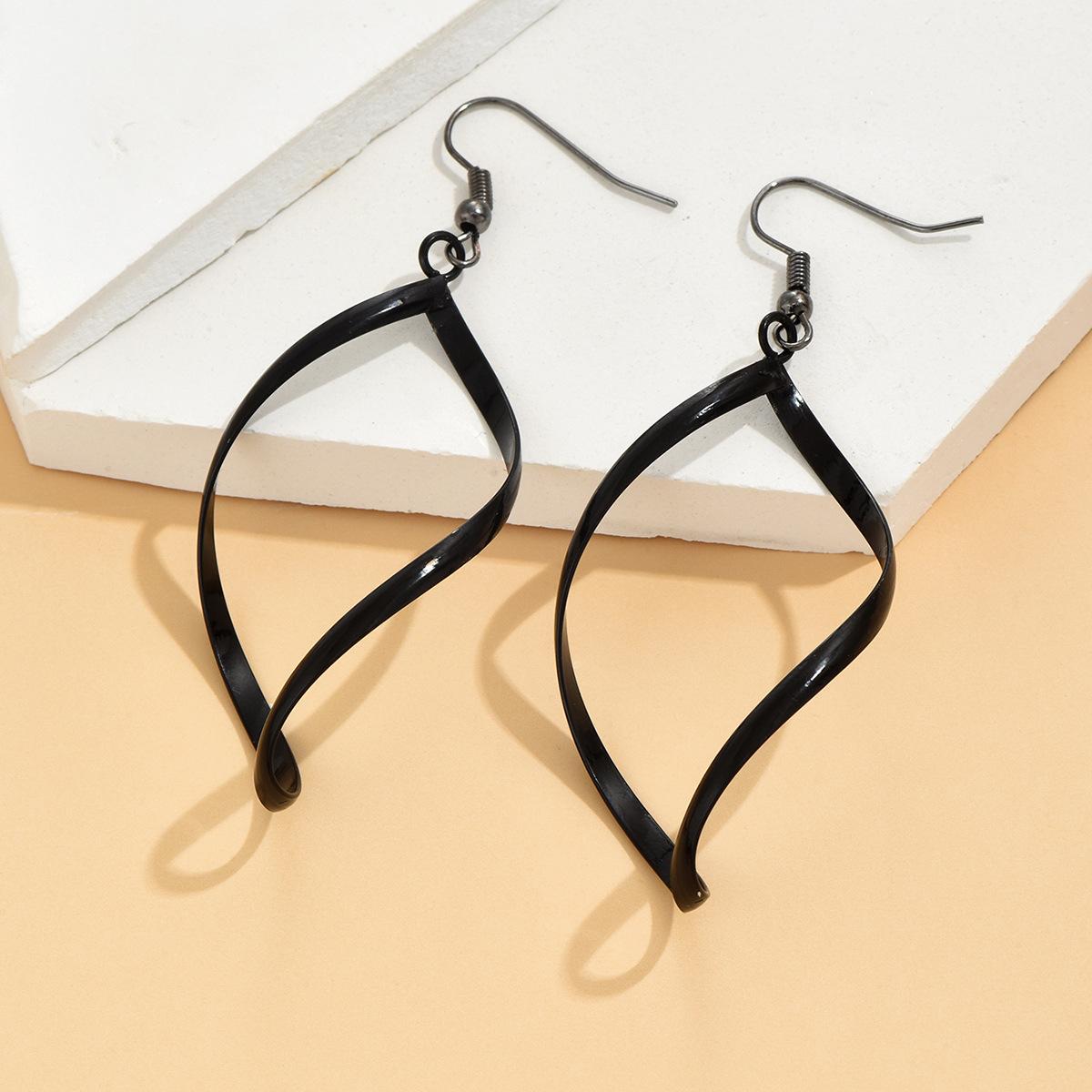 Fashionable Geometric Wave Earrings For Women