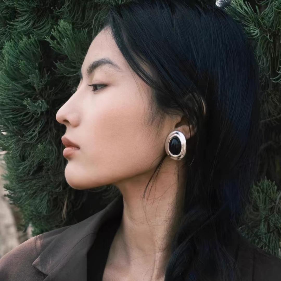French Retro Niche Irregular Oval Silver Stud Earrings
