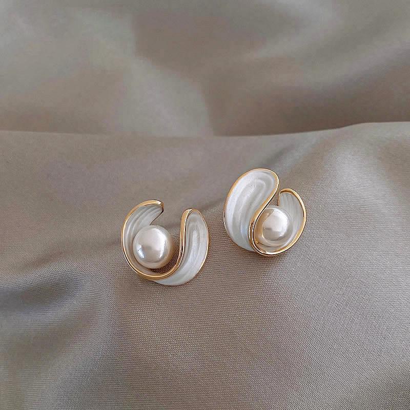 Ear-stud-free Vintage Pearl Ear Clips