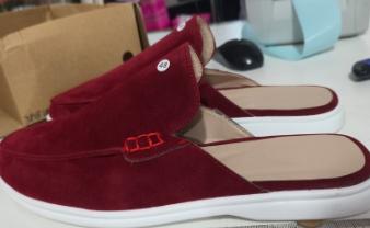 Wine Red / 35