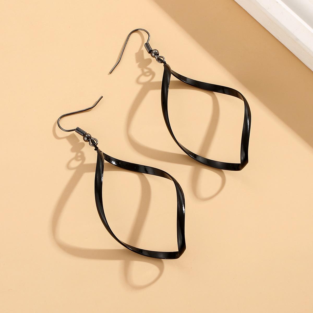 Fashionable Geometric Wave Earrings For Women