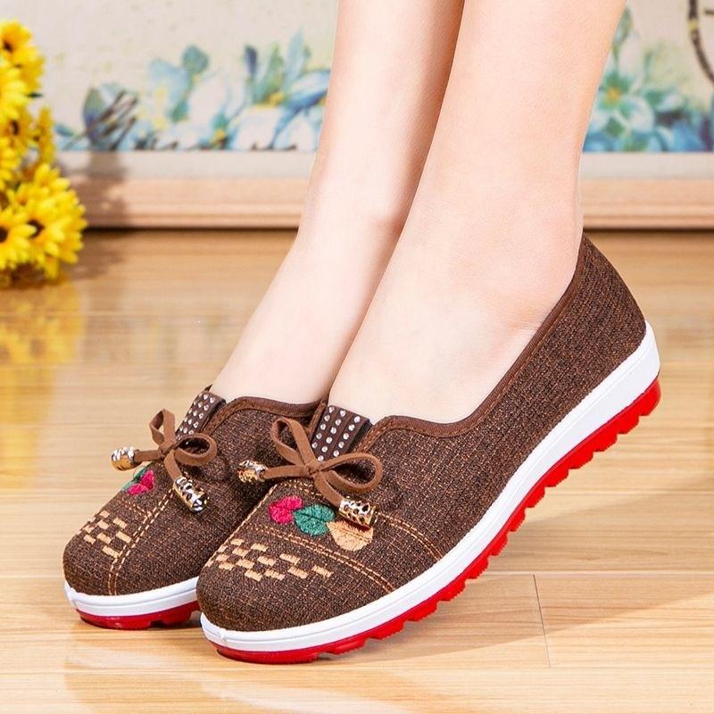 Non-slip Breathable Embroidered Cloth Shoes With A Soft Sole