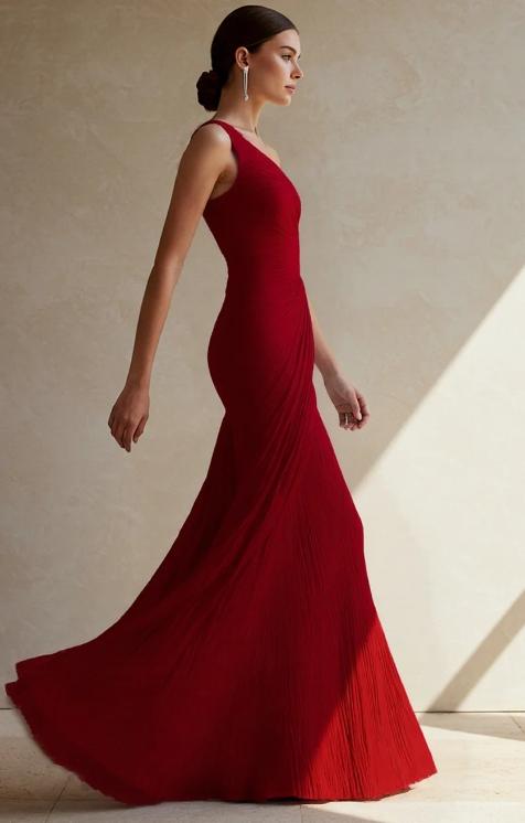 One-shoulder pleated long dress, flowing tight dress