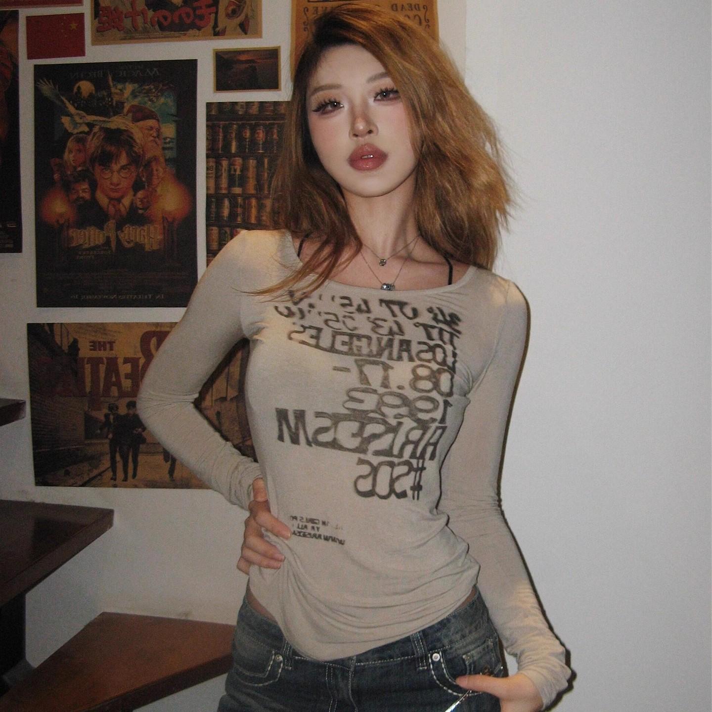 Retro Niche Letter-print Long-sleeve Regular-shoulder Top