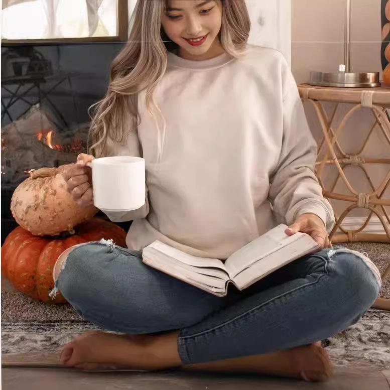 Round-neck Apricot-colored Loose-fit Sweatshirt