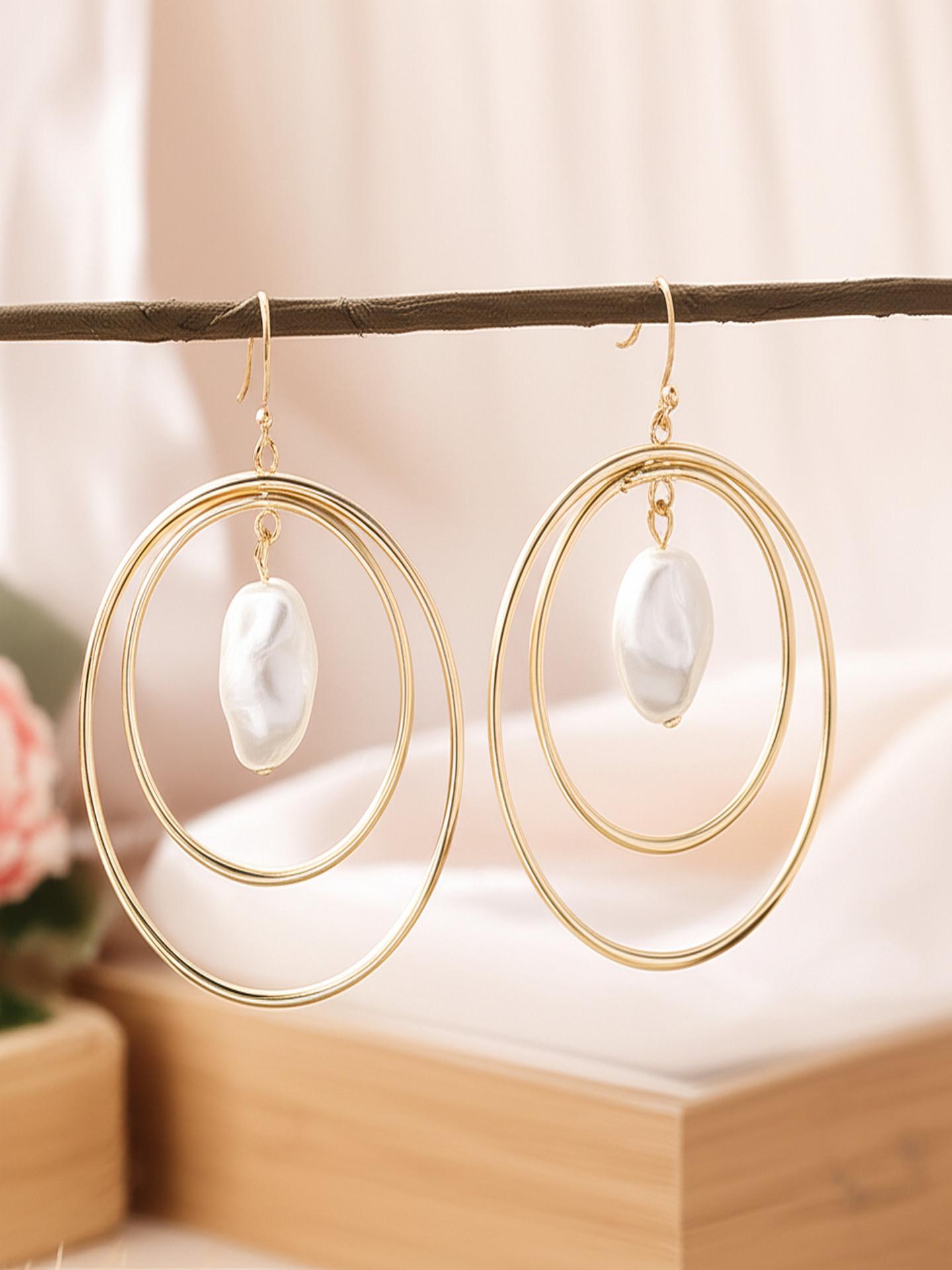 Elegant Lady-style Geometric Round Earrings With A High-end, Personalized Pearl Design
