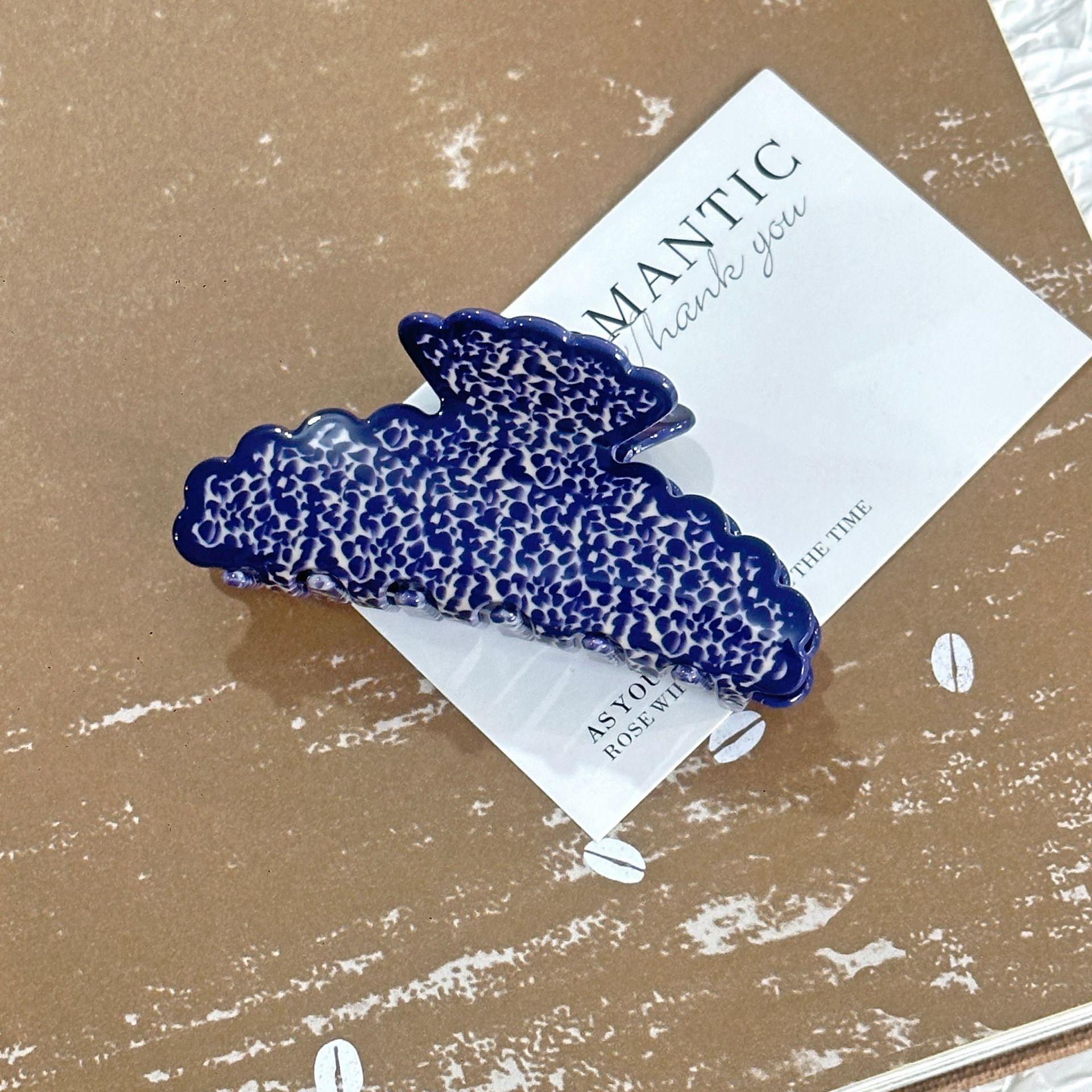 Large Alligator Clip With A Spotted Pattern Shark Clip For The Back Of The Head Hair Accessory