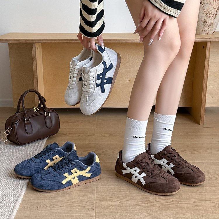 Women's Retro Flat-Soled Casual Lace-Up White Shoes