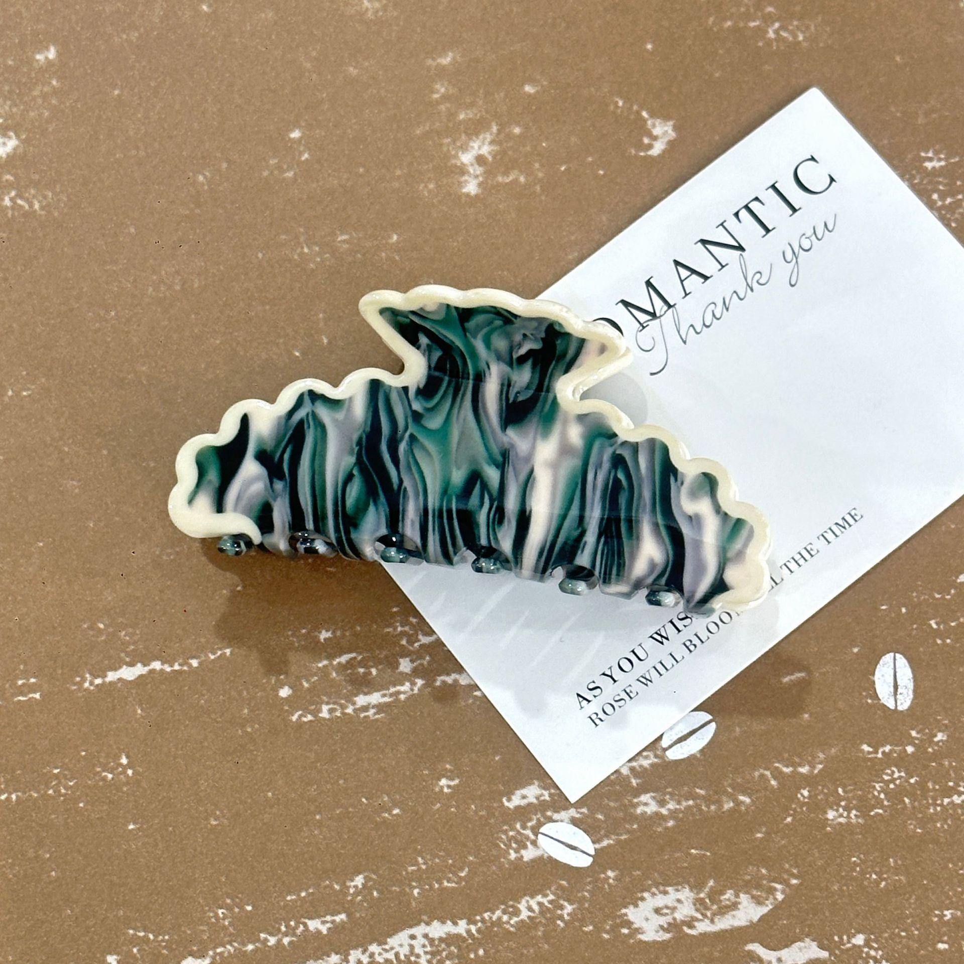 Large Alligator Clip With A Spotted Pattern Shark Clip For The Back Of The Head Hair Accessory