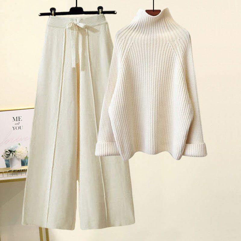 White Sweater Beige Pants / S