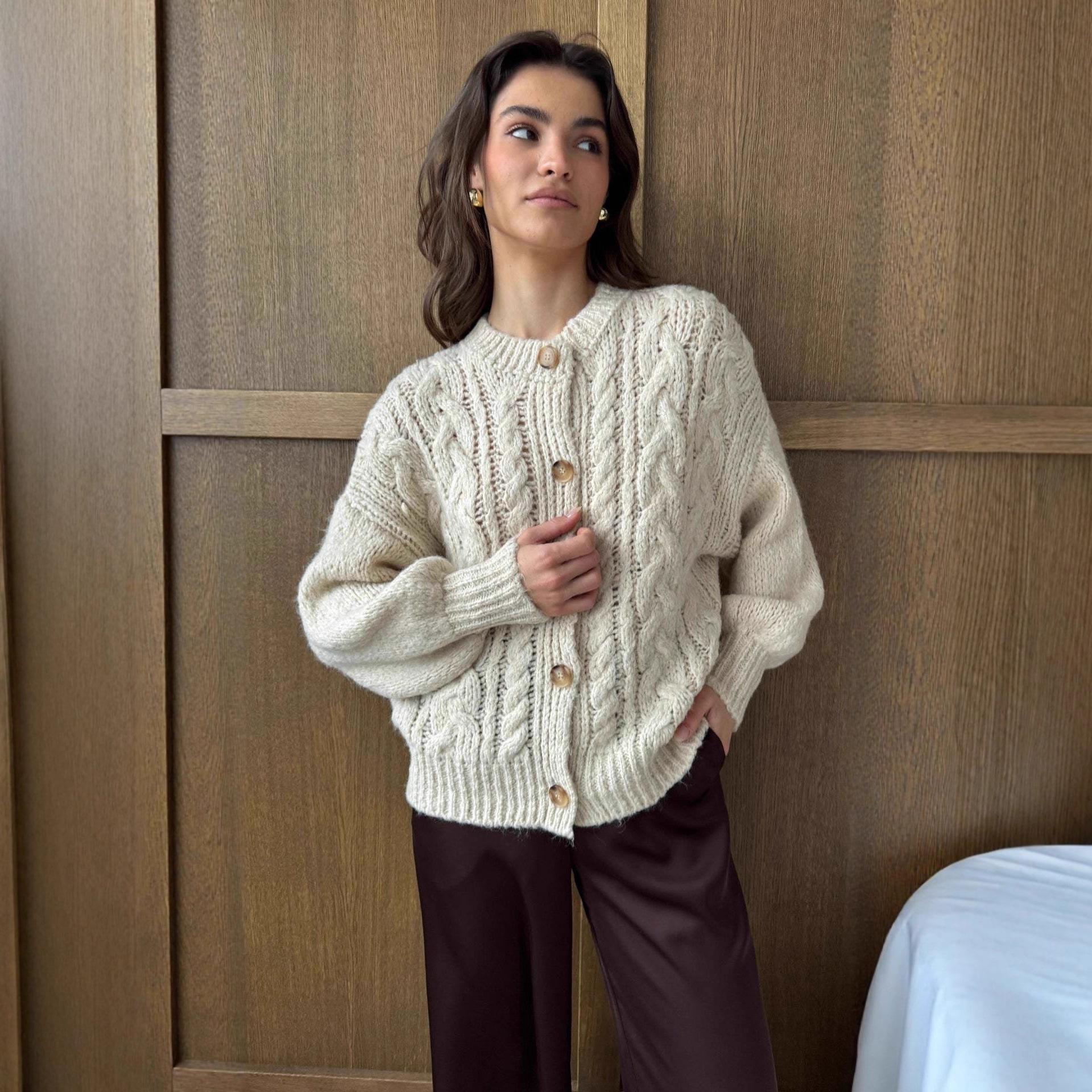 Twist Fashion Round Neck Retro Long Sleeve Sweater For Women