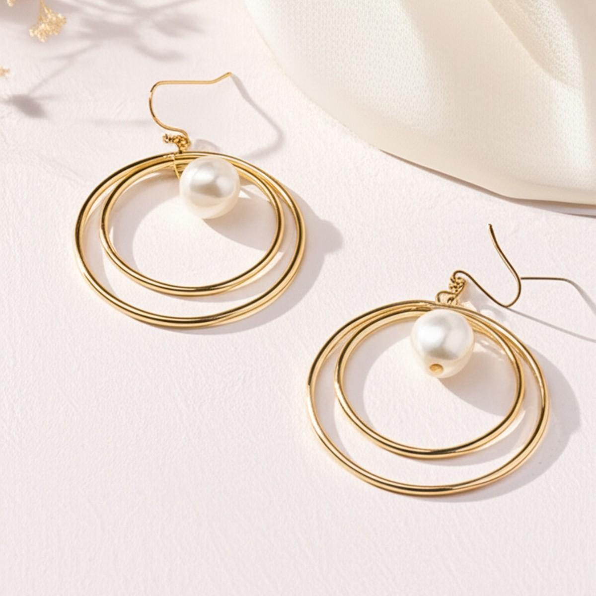 Elegant Lady-style Geometric Round Earrings With A High-end, Personalized Pearl Design