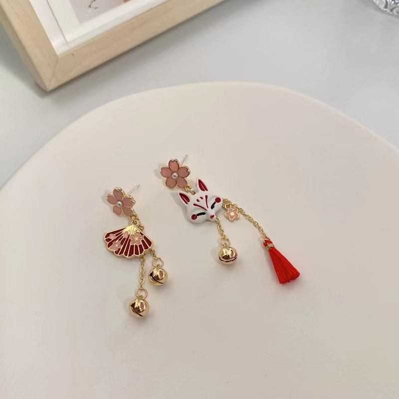 Little Fox Asymmetrical Fan-shaped Stud Earrings For Women