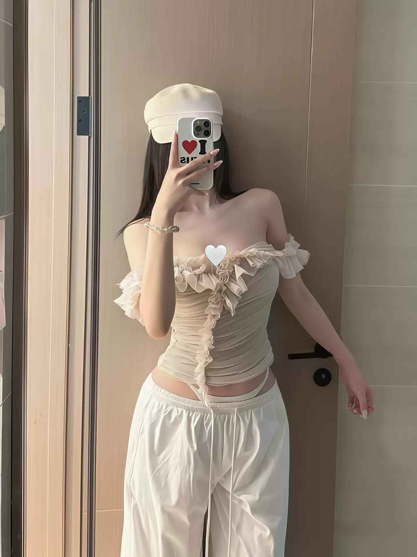 Gentle-style Off-shoulder Ruffled Short-sleeve T-shirt For Women