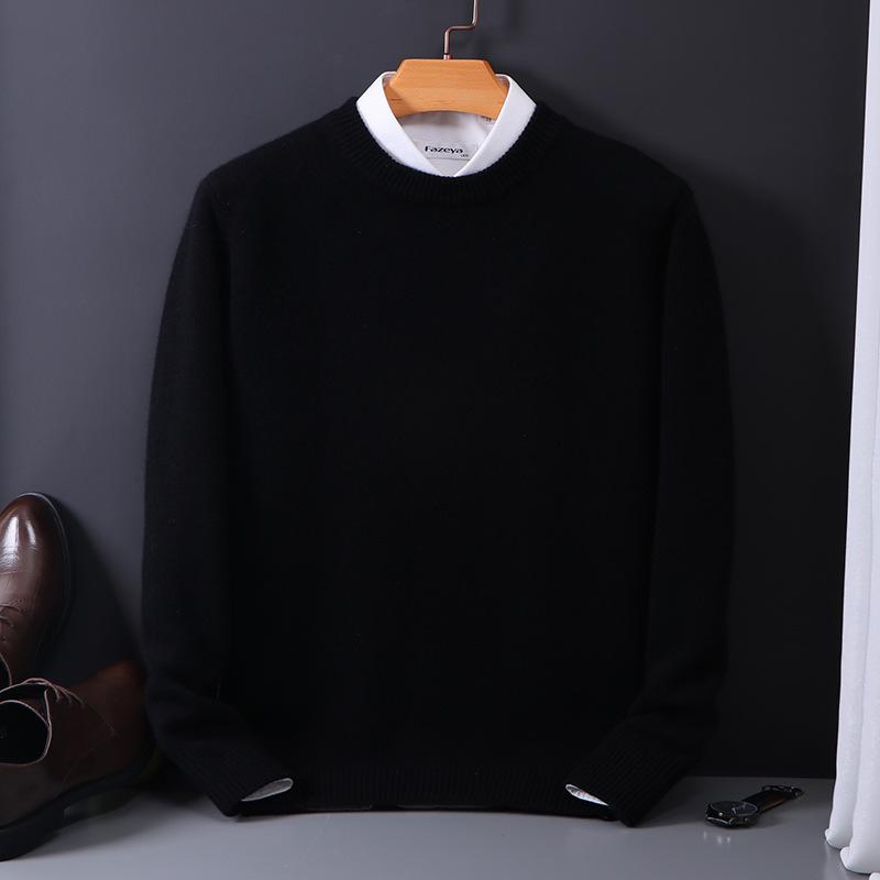 Black in color / S