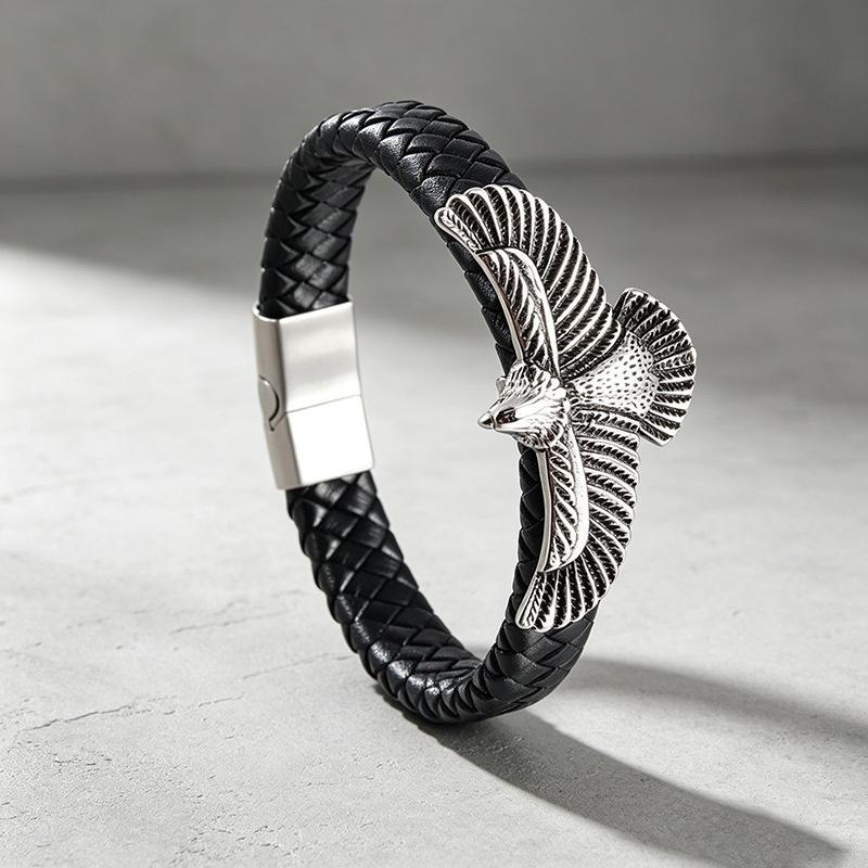 Stylish And Chic Eagle-pattern Leather Bracelet
