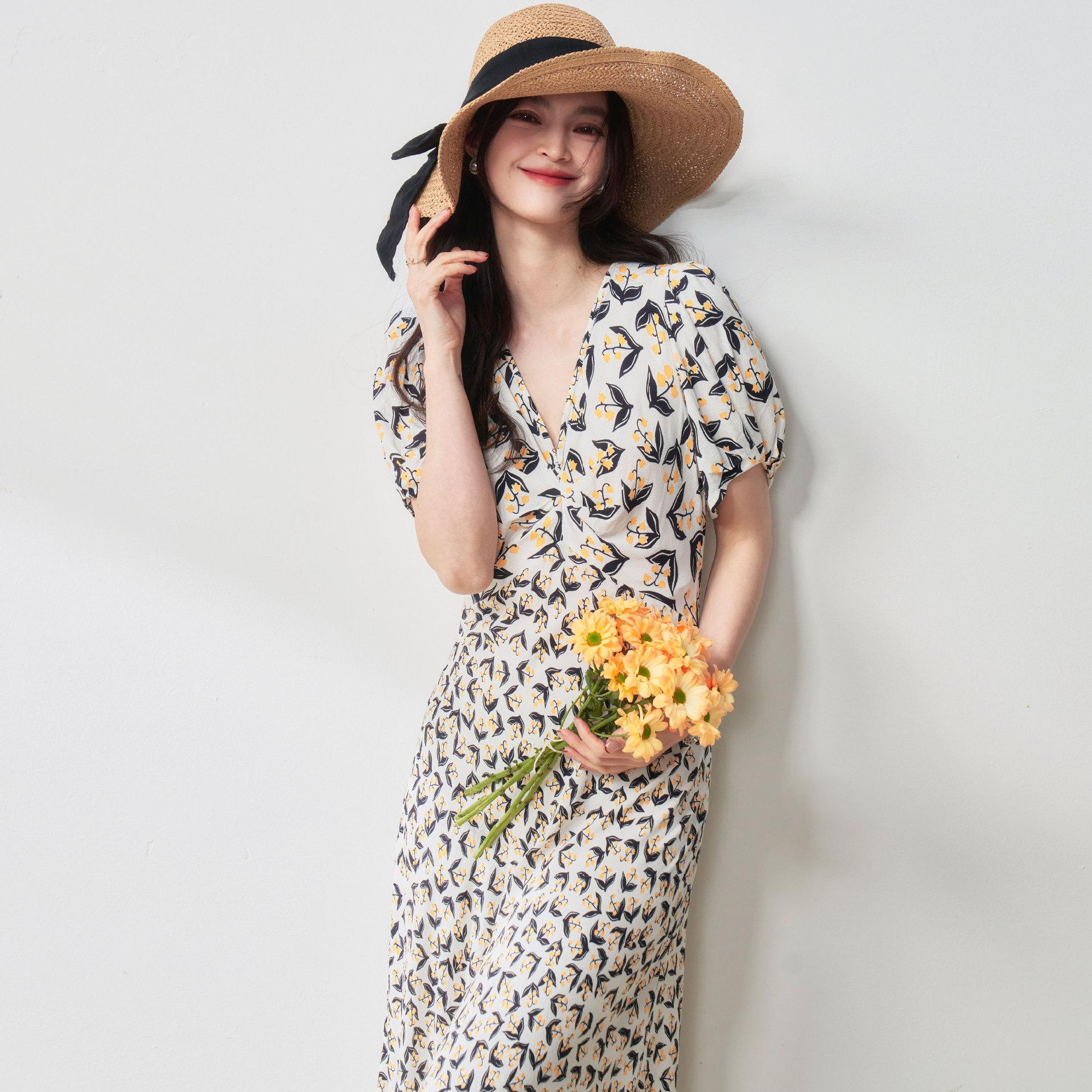 Elegant Graceful Puff Sleeve Lily V-neck Tight Waist Mid-length Dress