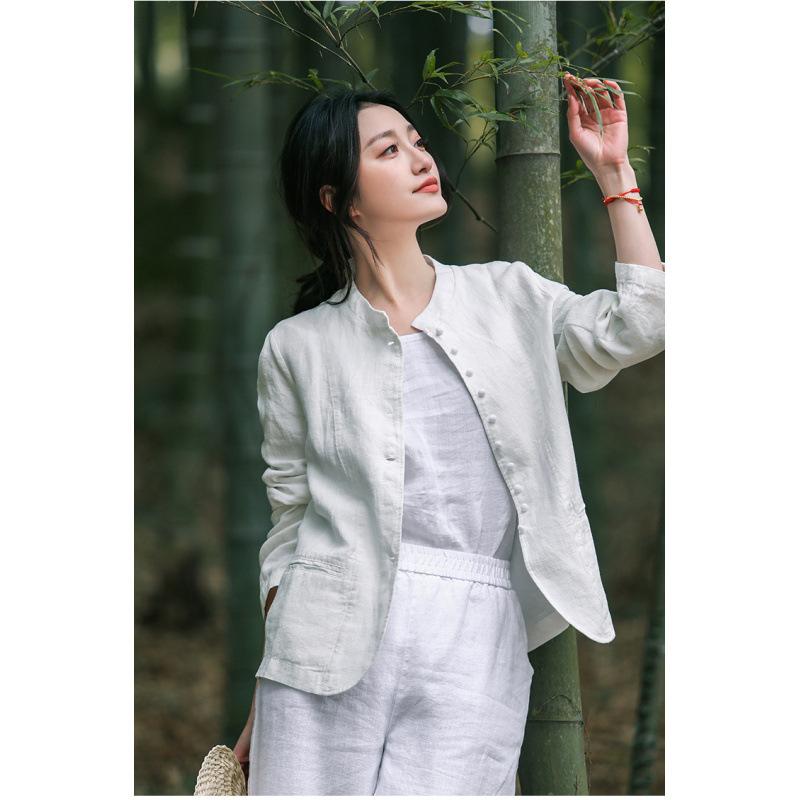 White / M