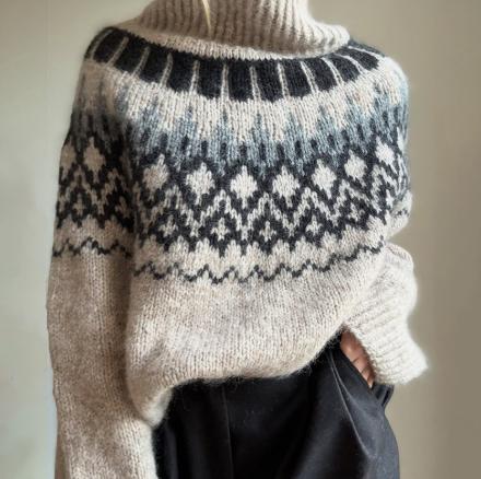 Bestselling Loose-fitting High-neck Top For Fall And Winter