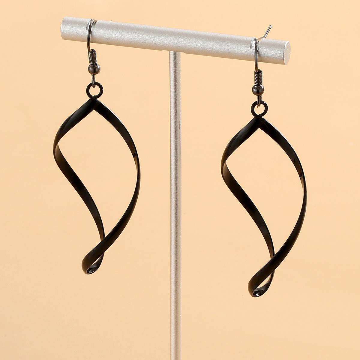 Fashionable Geometric Wave Earrings For Women