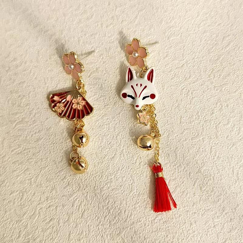 Little Fox Asymmetrical Fan-shaped Stud Earrings For Women