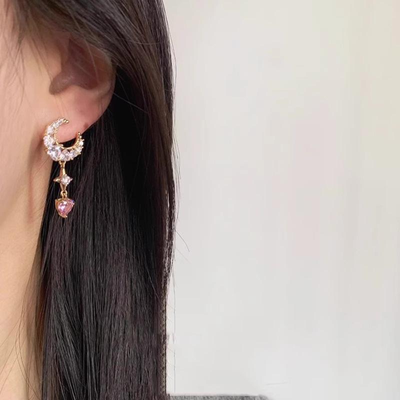 Sweet Design Exquisitely Crafted Niche And Elegant Earrings