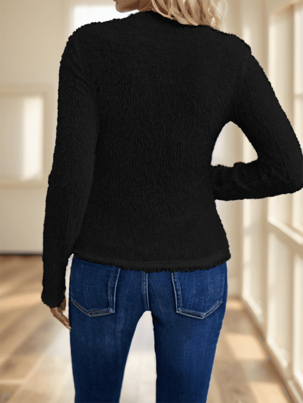 A Solid-colored Long-sleeved Top For Ladies