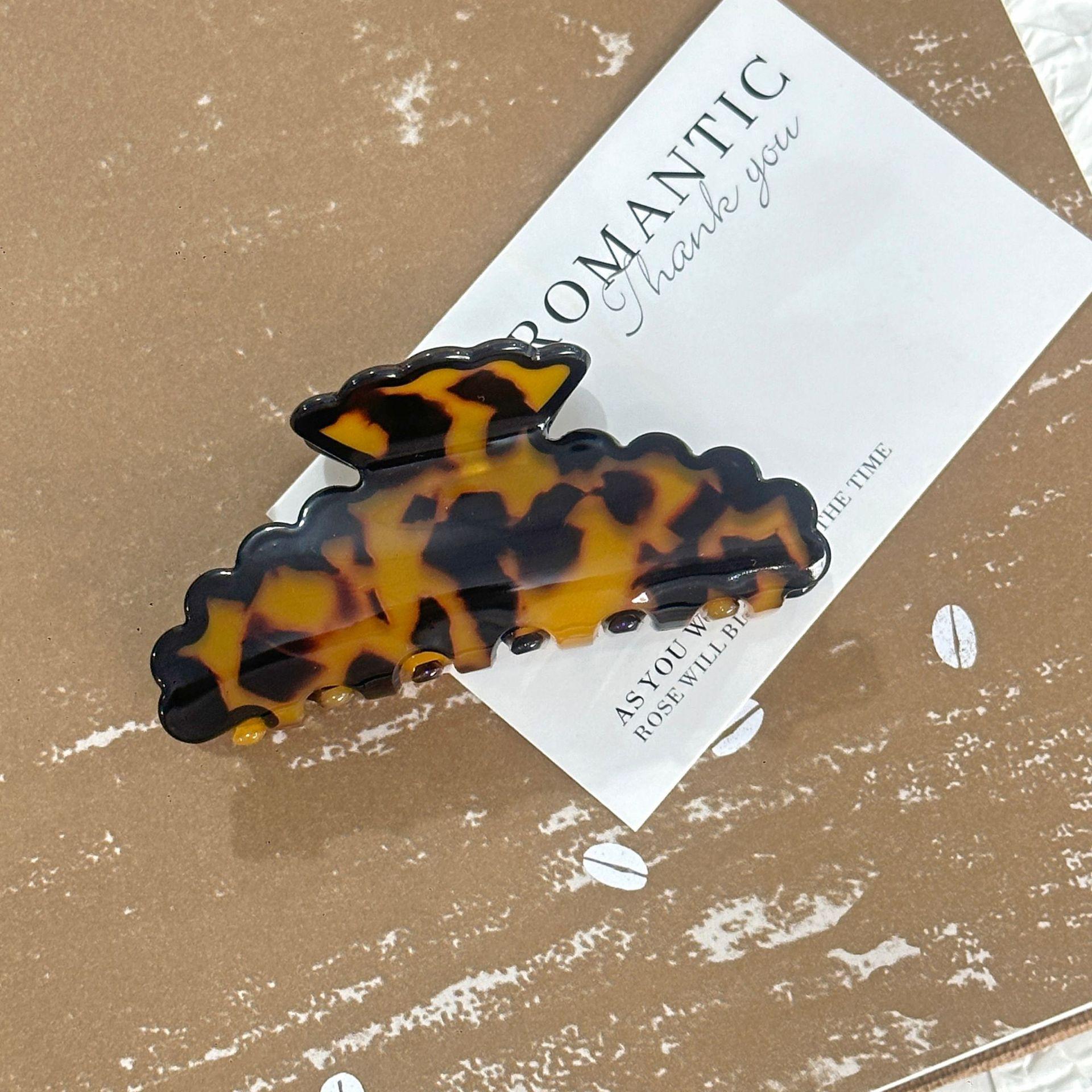 Large Alligator Clip With A Spotted Pattern Shark Clip For The Back Of The Head Hair Accessory